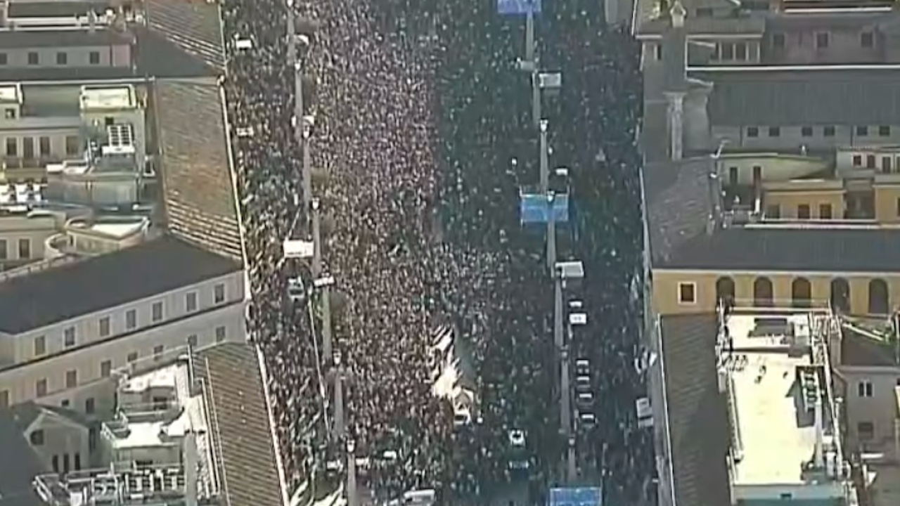 Papa Leone XIV, oltre 150mila persone in piazza San Pietro in meno di un’ora per l'annuncio