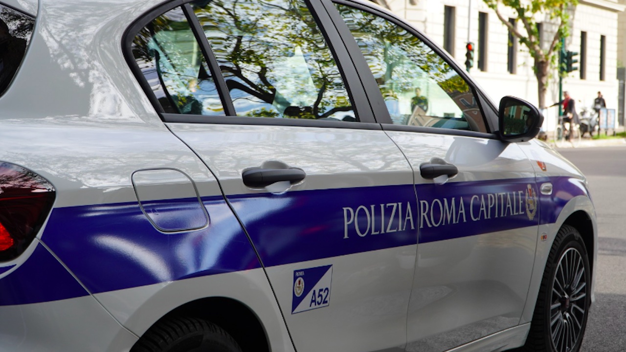 Roma, investito da auto pirata a San Basilio: morto 83enne