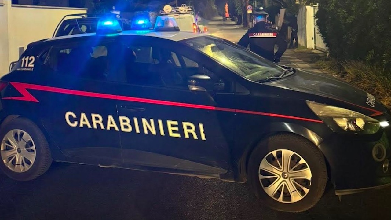 Roma, violentata dal collega di lavoro sotto la minaccia di un coltello: arrestato 30enne