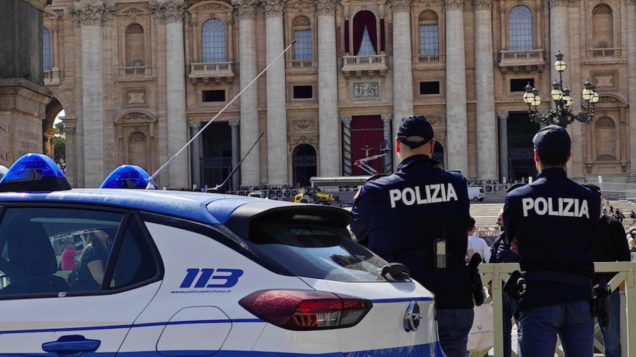 Sicurezza Conclave, San Pietro blindata con schema a "doppio binario": tra fumate e annuncio nuovo Papa