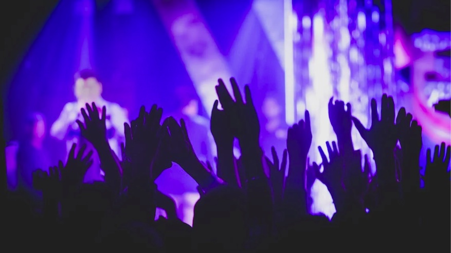 Oasis a Roma nel 2027: il video a Trastevere rilancia le due date all’Olimpico