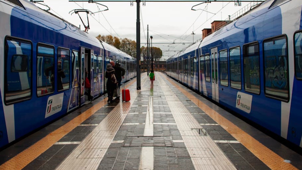 Roma-Viterbo, treno esce dai binari alla stazione Porta Fiorentina: circolazione sospesa