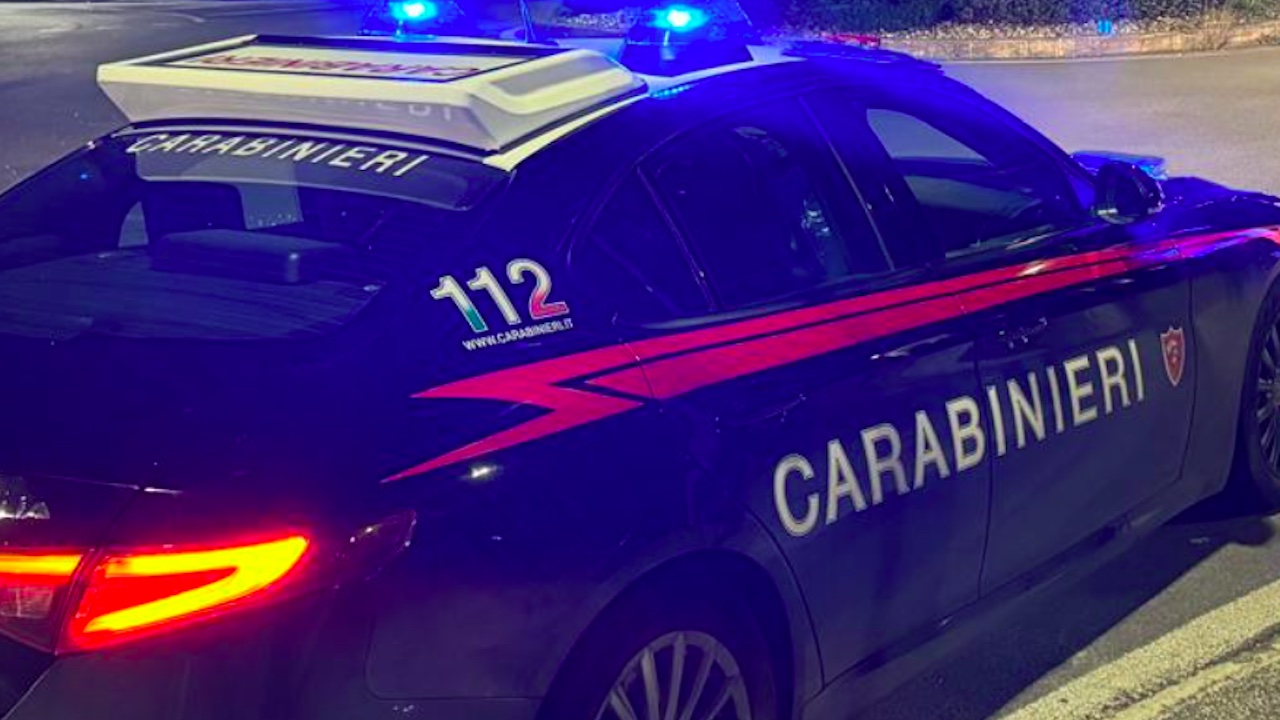 Viterbo, dalle avance alle coltellate: lite con il vicino finisce nel sangue