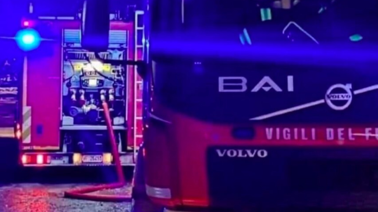 Ostia, incendio nel fast food a Lido centro: fiamme nel locale tecnico