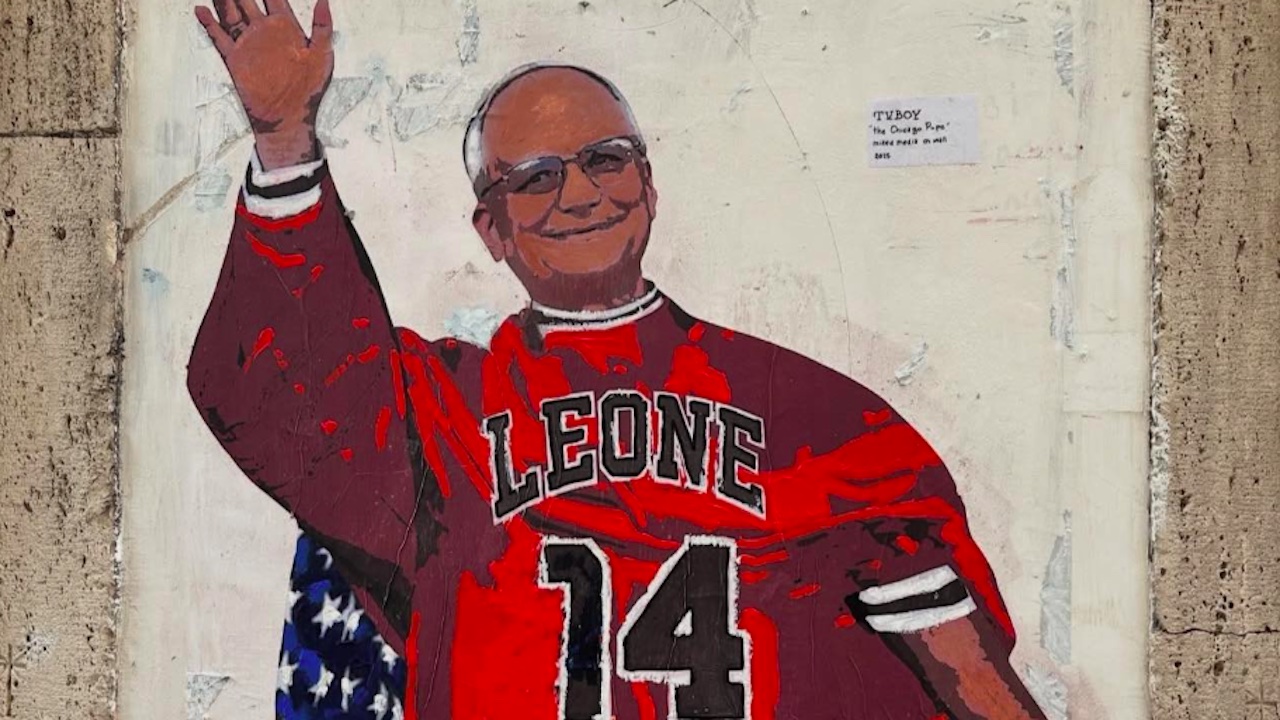 Papa Prevost diventa Leone 14: a Roma l'omaggio al pontefice di TvBoy in versione stella del basket