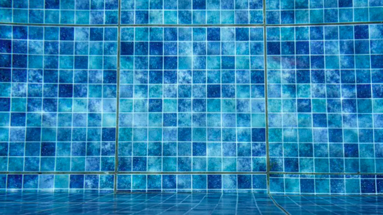 Dramma in piscina alla Borghesiana: 5 bambini intossicati dal cloro, grave bimbo di 9 anni