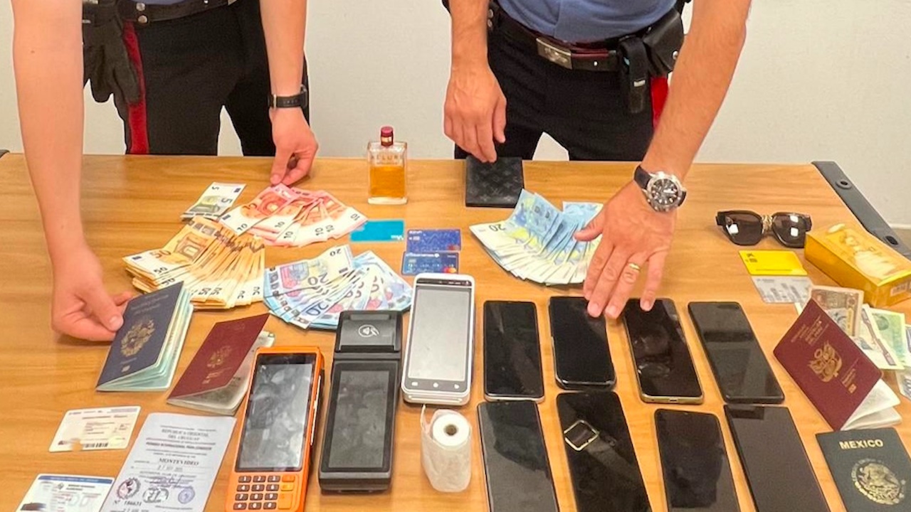 Shopping con carte di credito rubate: presa a Roma banda del pos