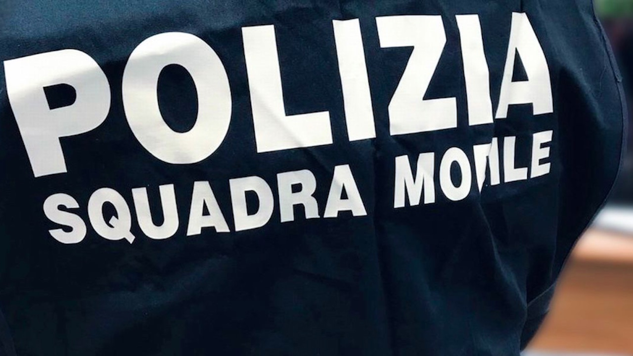 Allontanato da discoteca all'Eur torna e spara al buttafuori: fermato complice nella fuga