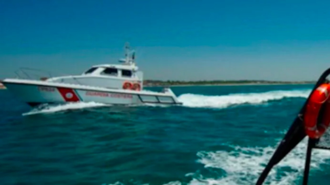 Tragedia a Fregene: 48enne muore in mare per un malore