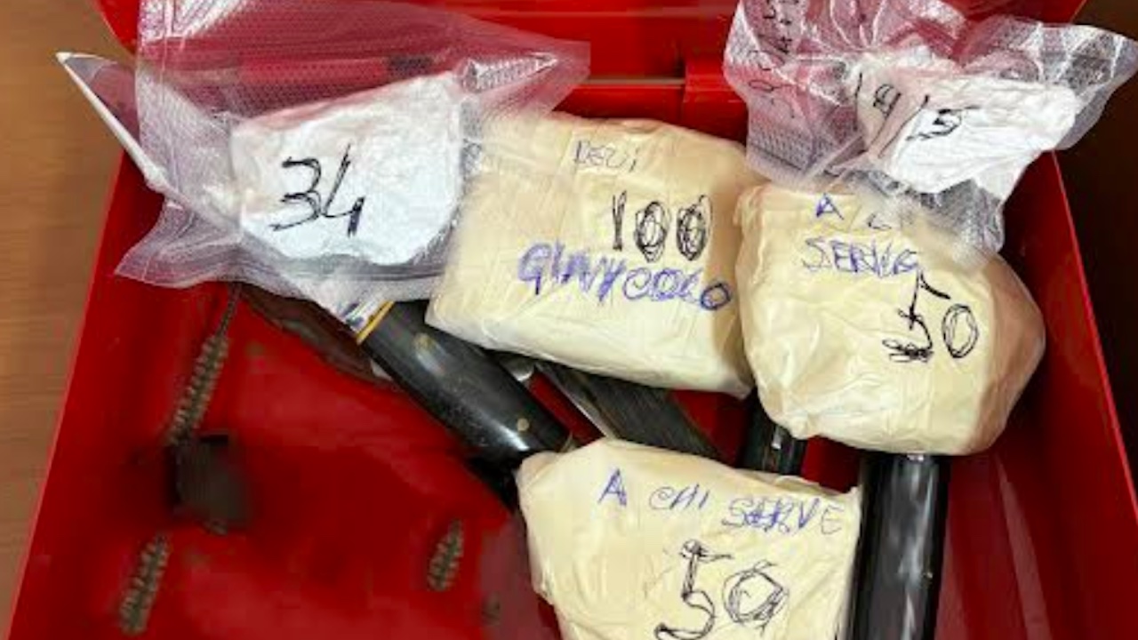 Codice segreto per entrare nella casa dello spaccio: pusher in manette a Primavalle
