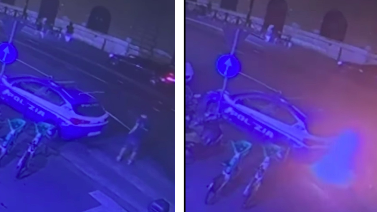 Roma, auto polizia in fiamme davanti al commissariato: l'autore ripreso dalle telecamere