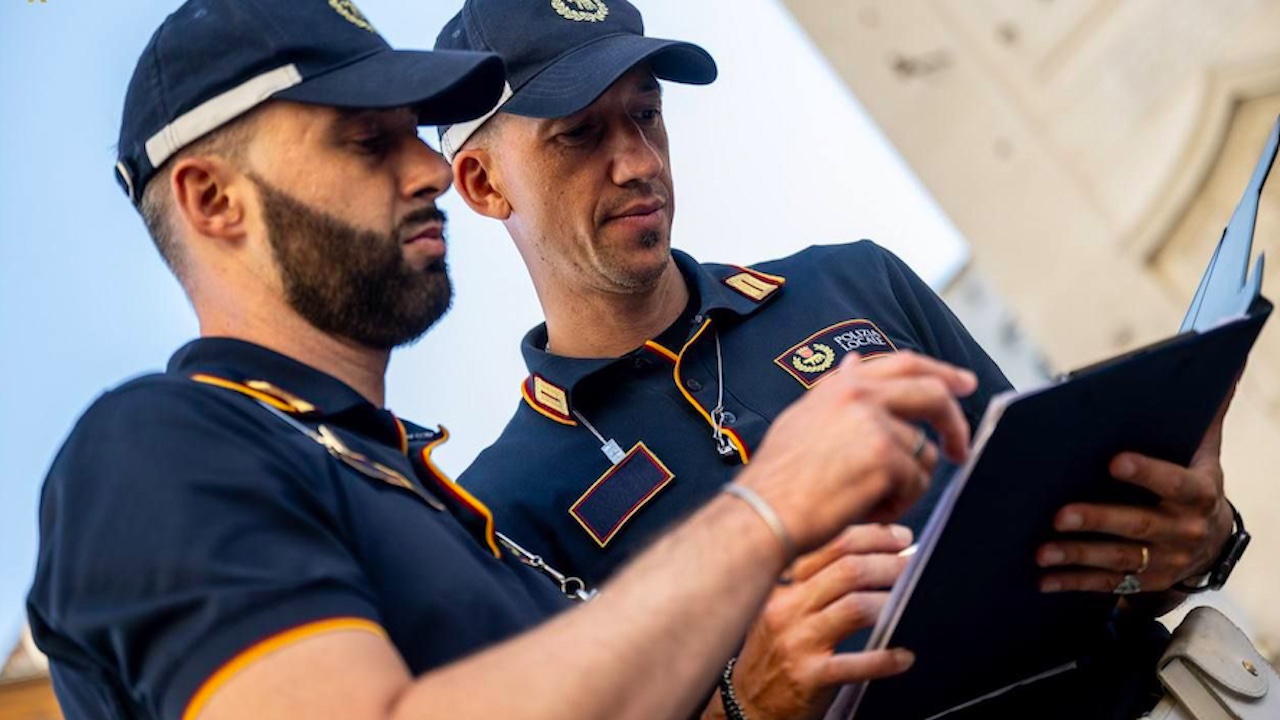 Roma, 79enne alla guida con patente falsa intestata ad un conoscente deceduto: 3 denunciati