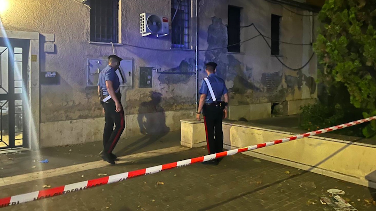 Spari al Quarticciolo, 25enne gambizzato in via Manfredonia