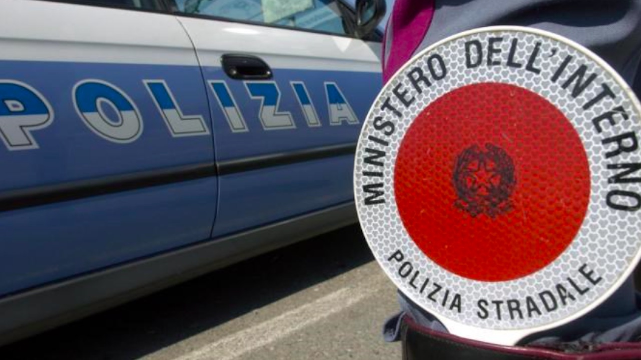 Da Roma per truffare anziane in Abruzzo: pizzicati in autostrada con il bottino