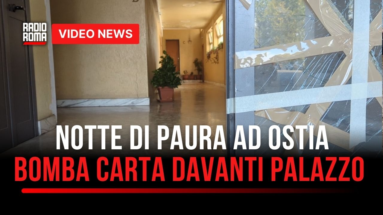 Notte di paura ad Ostia, bomba carta esplode davanti a palazzo: "Un botto e poi ha tremato tutto" (VIDEO)