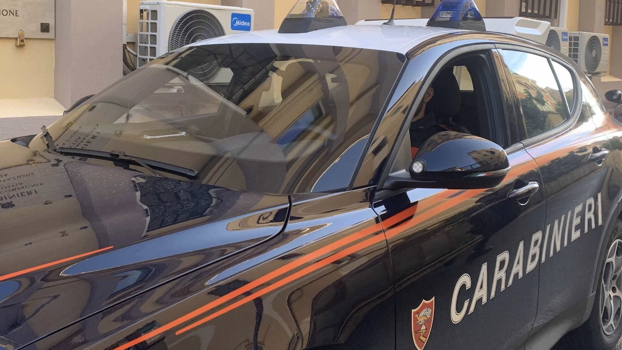 Ladri in azione nella villa di Wesley a Casal Palocco: il vigilante 'salva' l'auto del calciatore della Roma