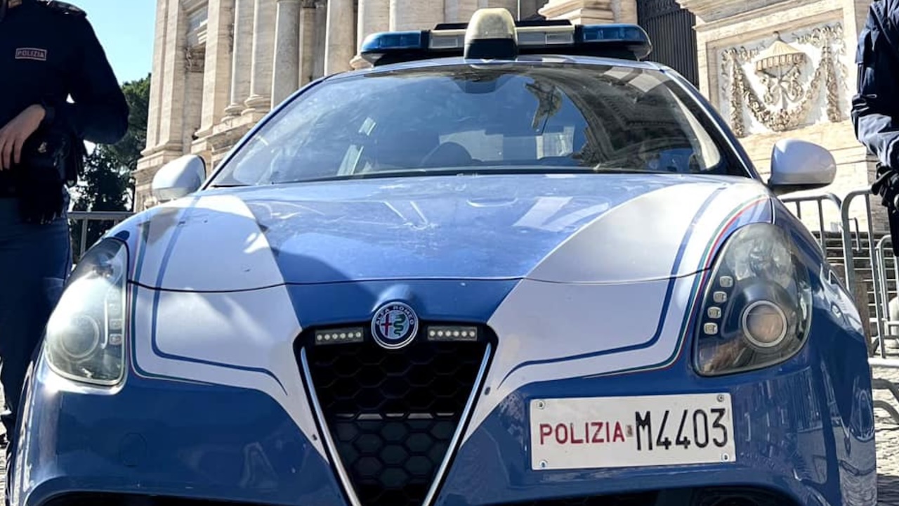 Roma, sorpresi dal parroco mentre rubano le offerte nella basilica di San Giovanni: bloccata coppia di ladri