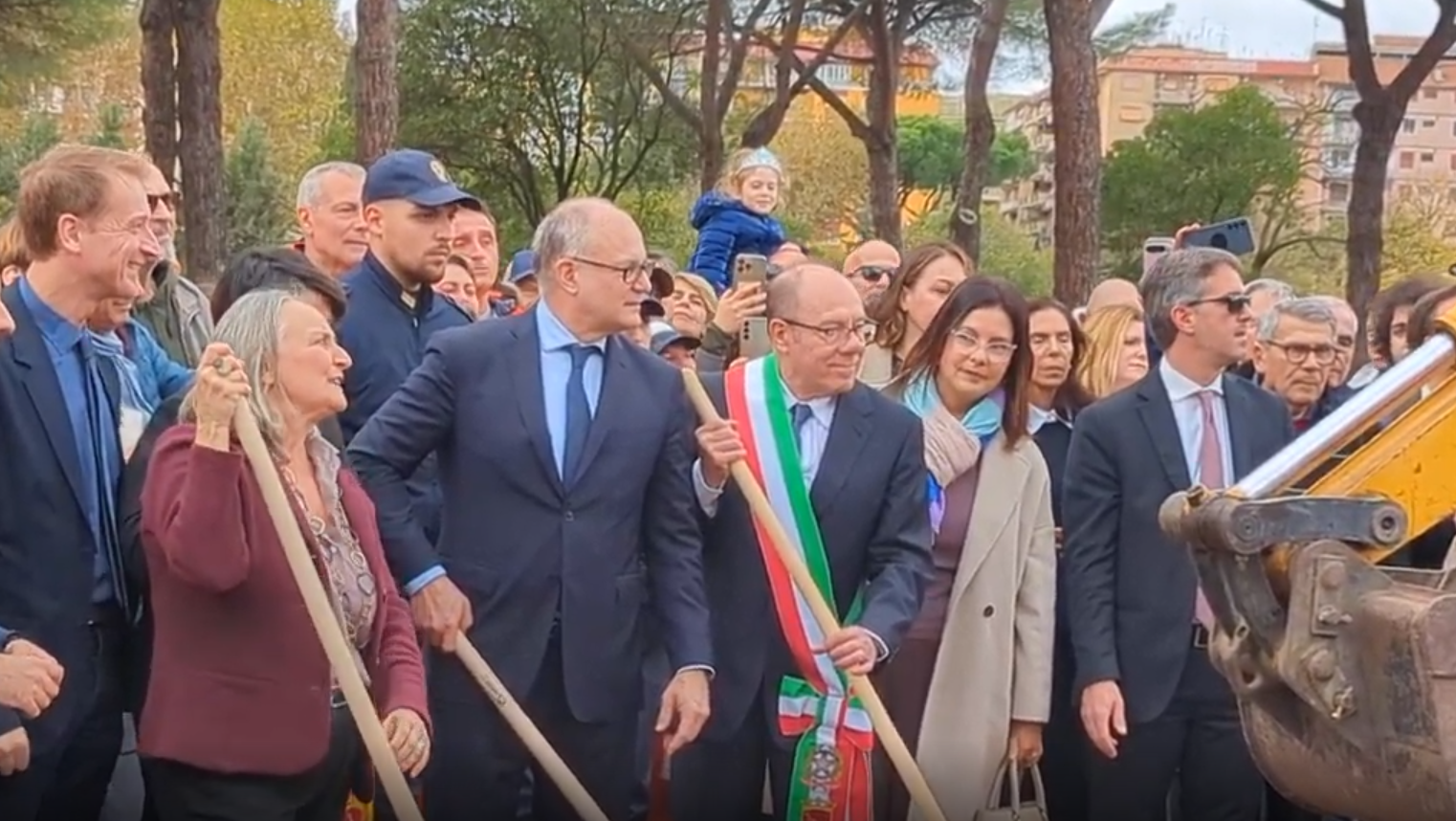 Carlo Verdone presenta su Rete 4 il film restaurato Compagni di scuola: dedica a chi non c’è più