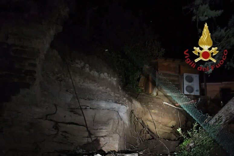 Formello, frana su palazzina in via Nazario Sauro: un morto e due feriti