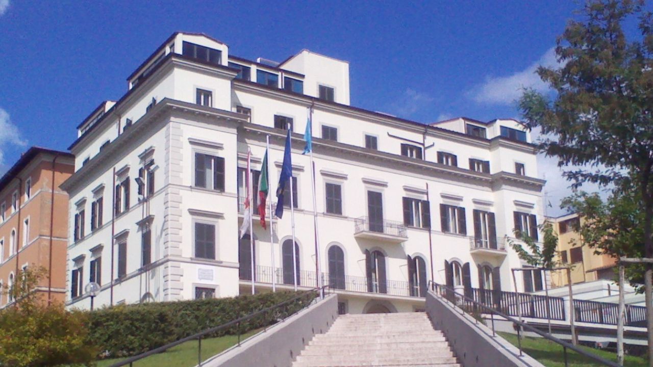 Grottaferrata, il sindaco Mirko Di Bernardo sfiduciato: il Comune verso il commissariamento