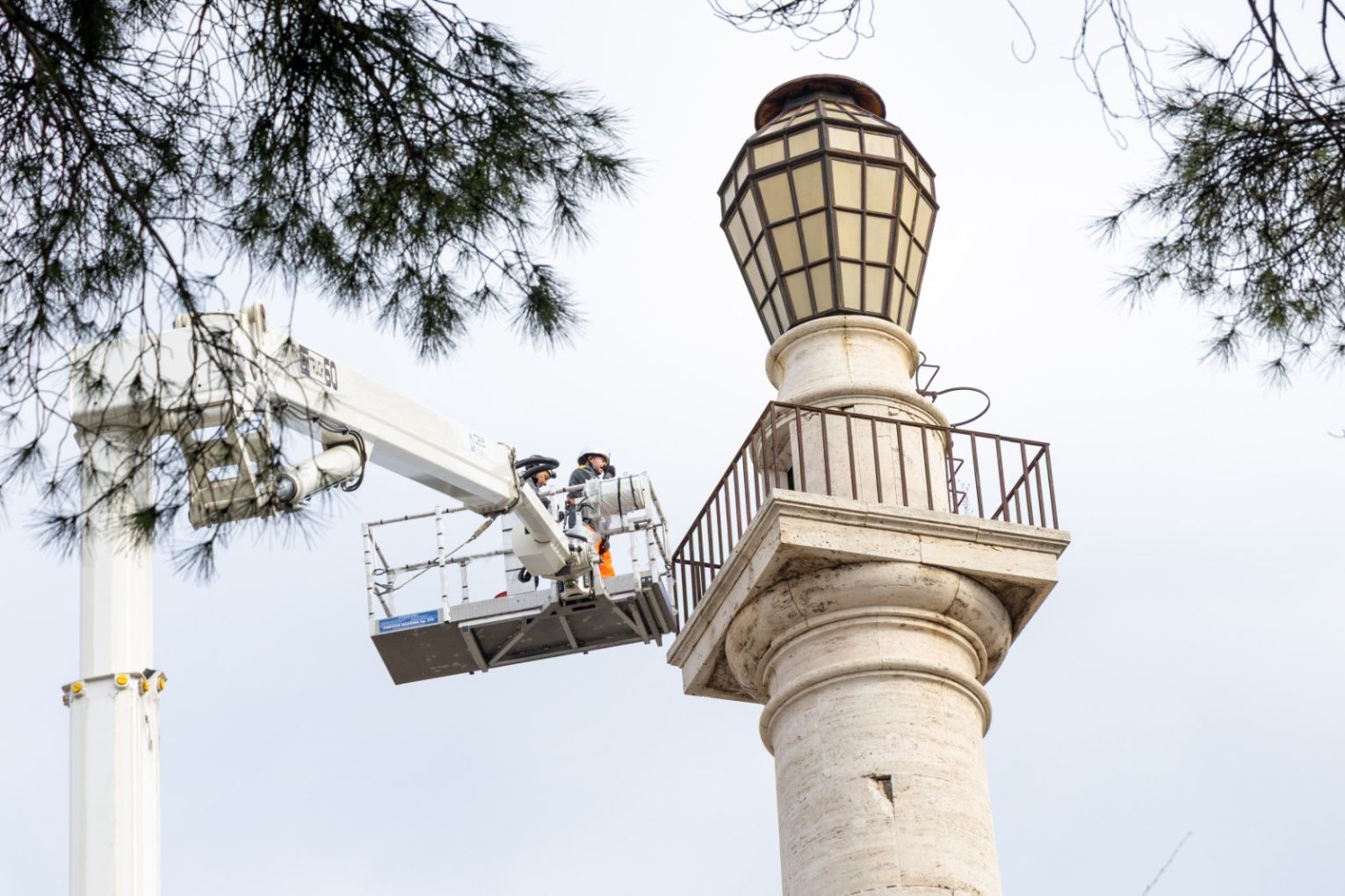 Ponte Flaminio: lavori per la nuova illuminazione del ponte monumentale