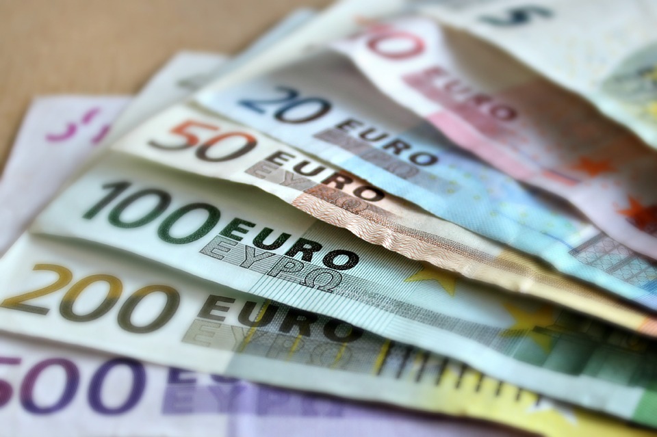 Mantenere l’auto: a Roma costa tra i 2.532 ed i 3.694 euro. Costi record per i neopatentati