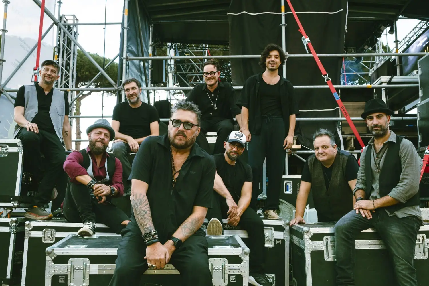 Musica e cabaret a Centocelle: l’Orchestraccia il 16 luglio in Piazzale delle Gardenie