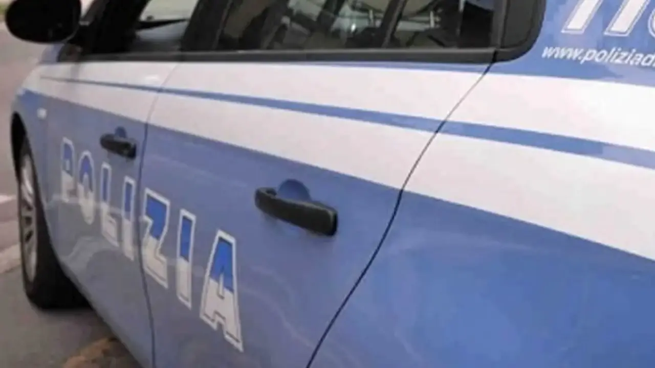 Ostia Antica, 40enne denuncia un amico per violenza sessuale: gli abusi in una baracca