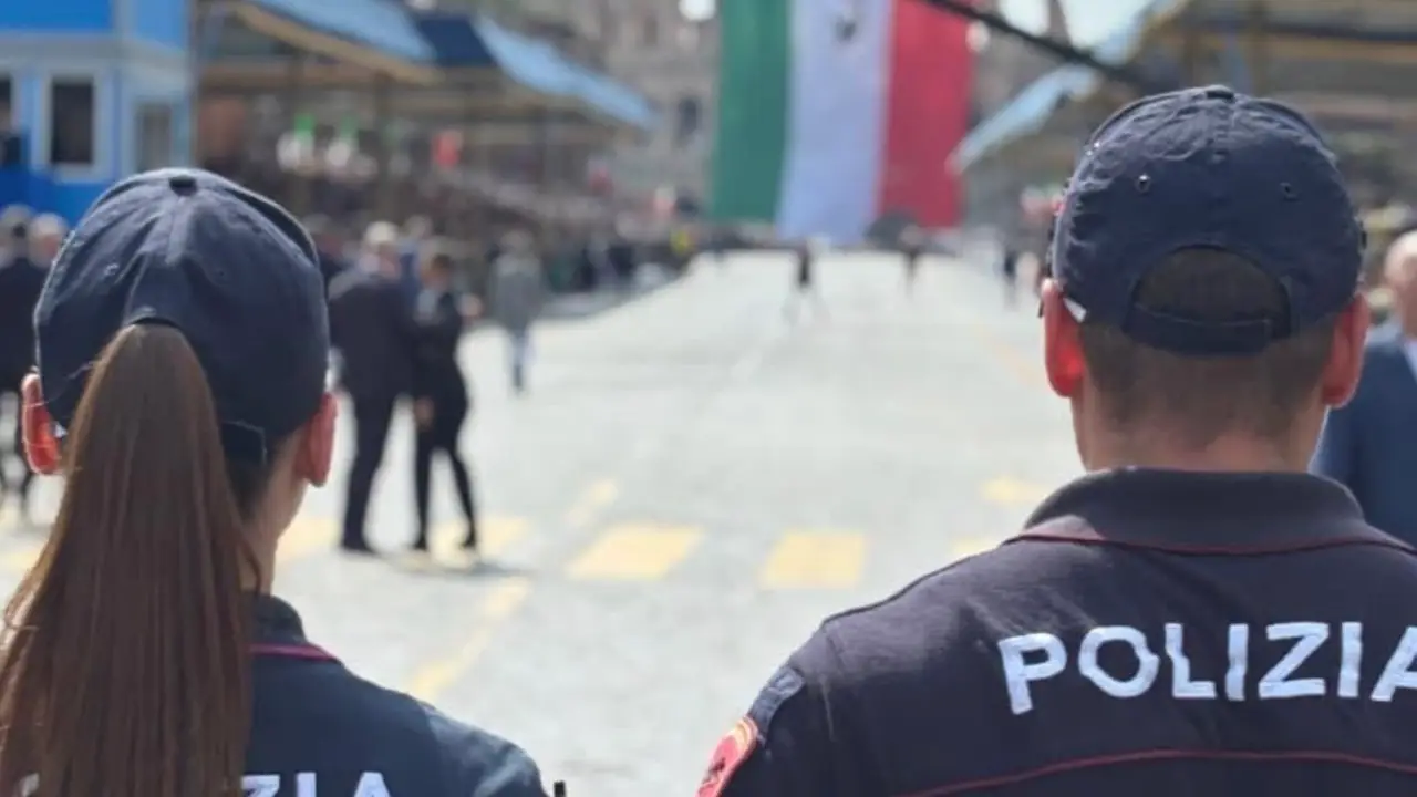 Roma, fermati sei attivisti di Extinction Rebellion vicino ai Fori Imperiali: denuncia e foglio di via