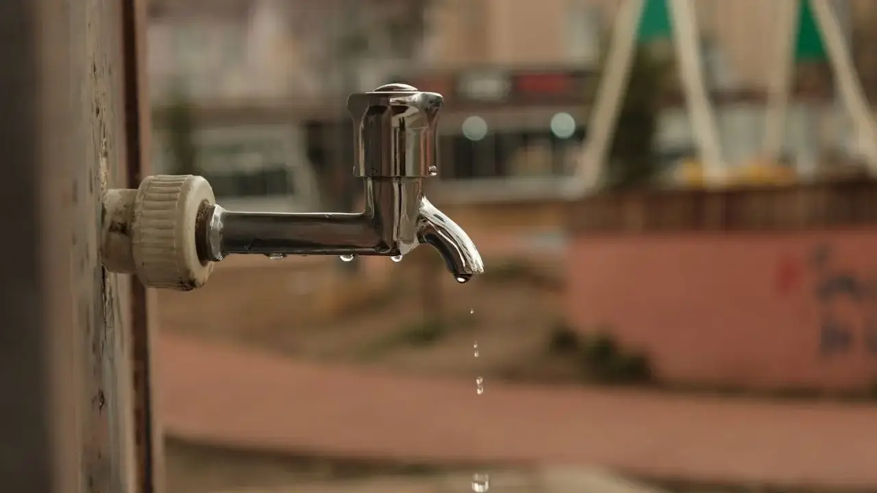 Acqua sprecata nel Lazio: costi oltre 1,5 miliardi l’anno