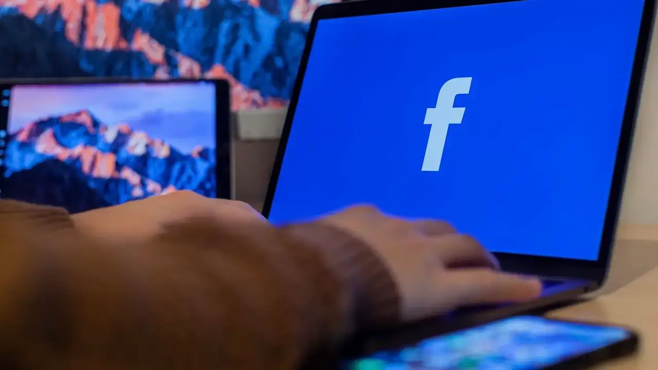 Facebook down 19 luglio: account non disponibile al momento