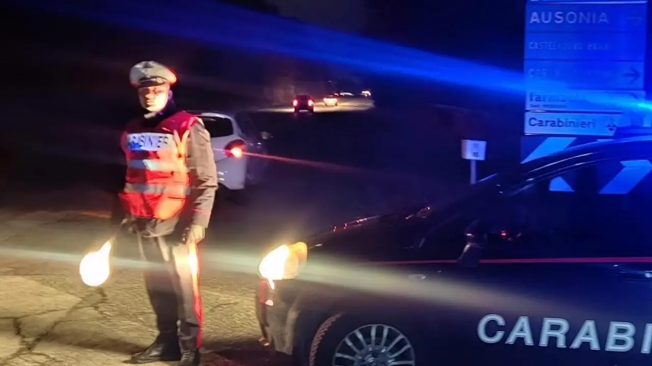 Frosinone, picchia e segrega moglie per 12 anni: misure restrittive per 42enne ad Ausonia