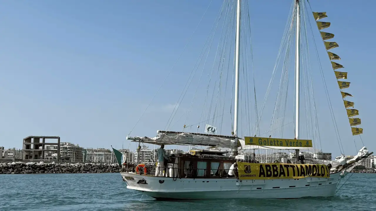 Goletta Verde nel porto di Nettuno: “Abbattiamo l'ecomostro”