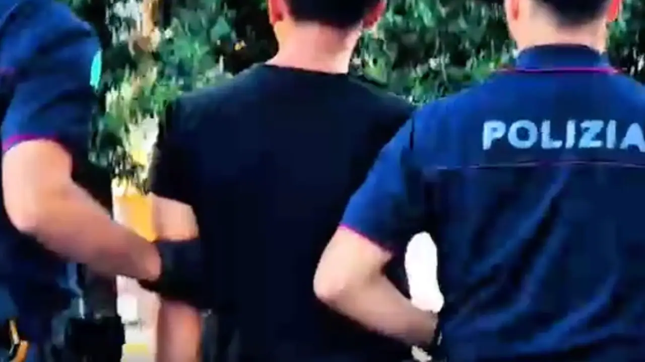 Maxi blitz al Colosseo: controlli della Polizia anche con i droni, 150 identificati