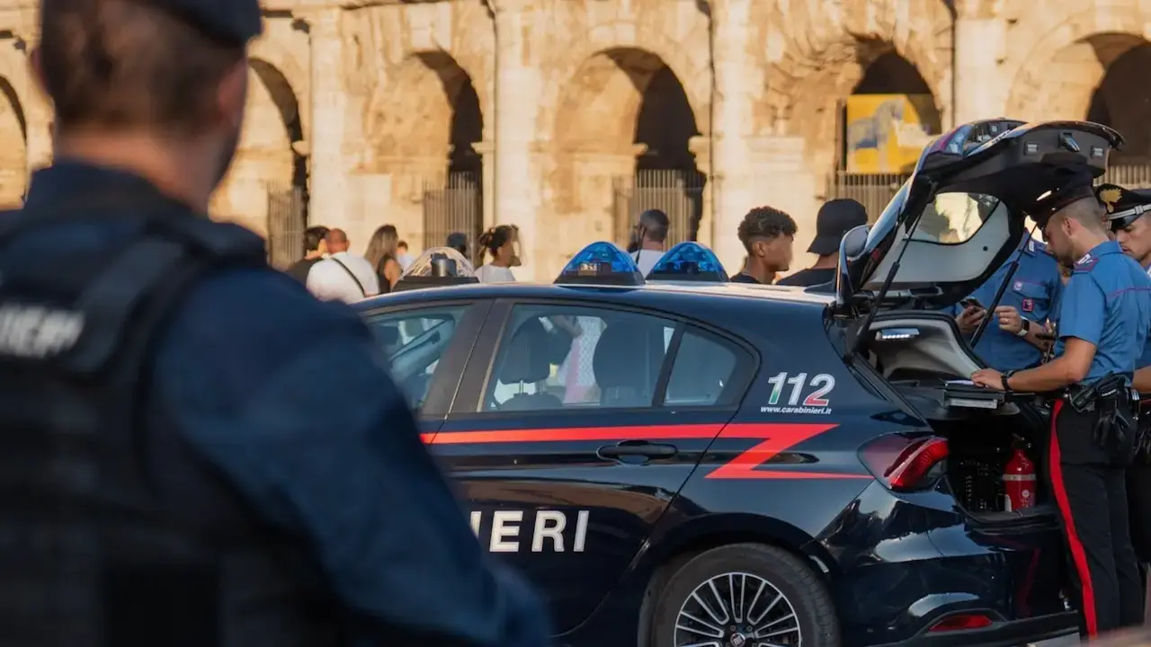 Roma, scippi di collanine nel centro storico: sei giovani fermati