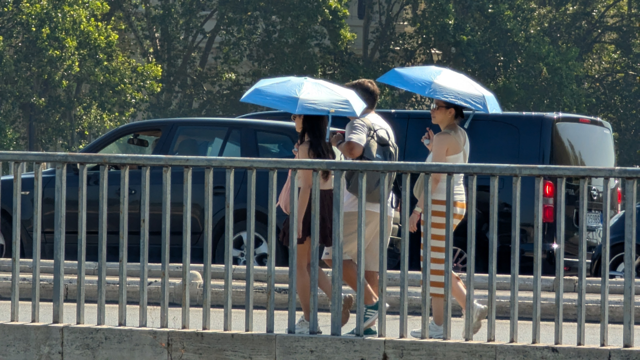 Caldo estremo: 25 città in bollino rosso, Roma e Lazio sotto pressione