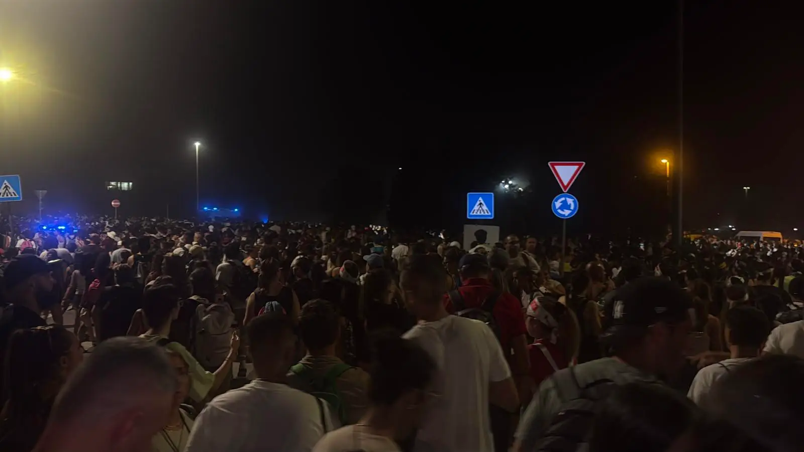 Tor Vergata, deflusso dopo Ultimo tra disagi ed elogi