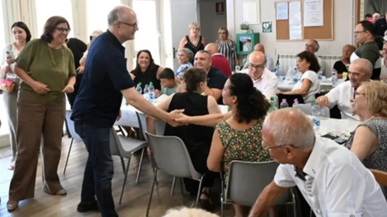 Ferragosto solidale a Roma: Gualtieri e Funari al pranzo per chi resta in città