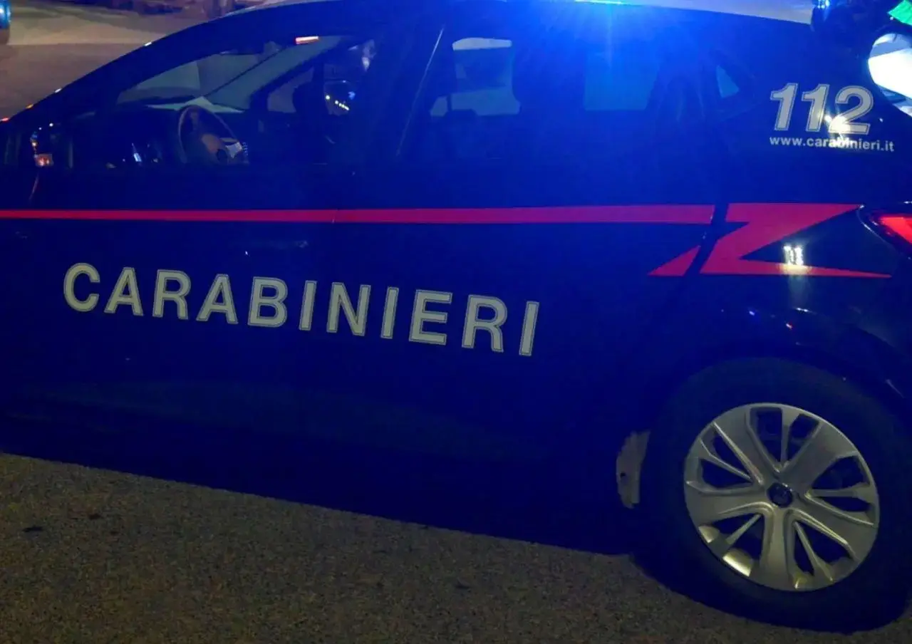 Ostia, 30enne accoltellato per il monopattino: caccia alla baby gang