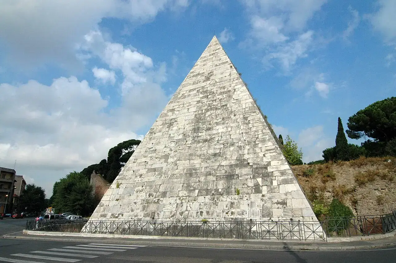 Piramide Cestia riapre: visite gratuite fino al 31 ottobre