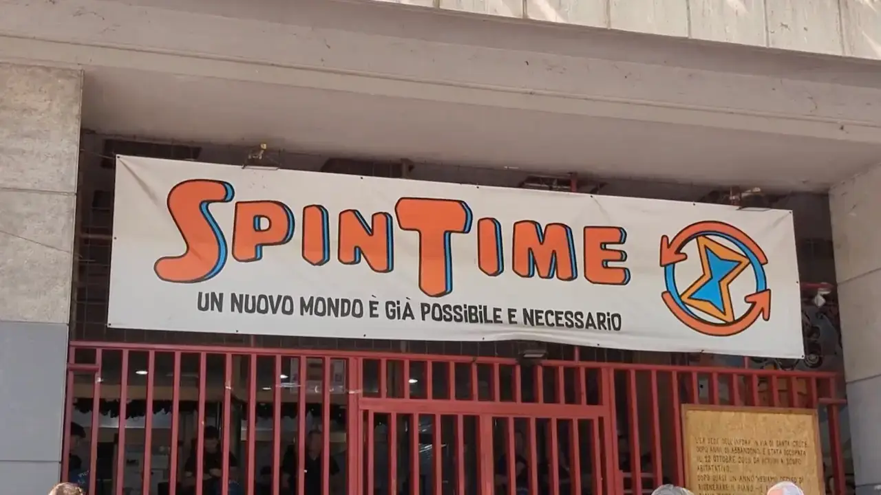 Roma, corteo per Spin Time da piazza della Repubblica