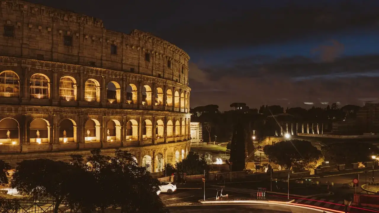 Una notte al Colosseo: ad agosto aperture fino alle 23 anche venerdì e sabato