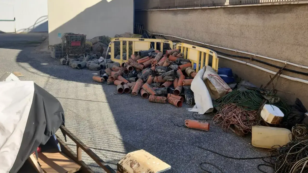 Fiumicino, maxi sequestro di trappole per polpi: recuperate 350 e mille metri di filati