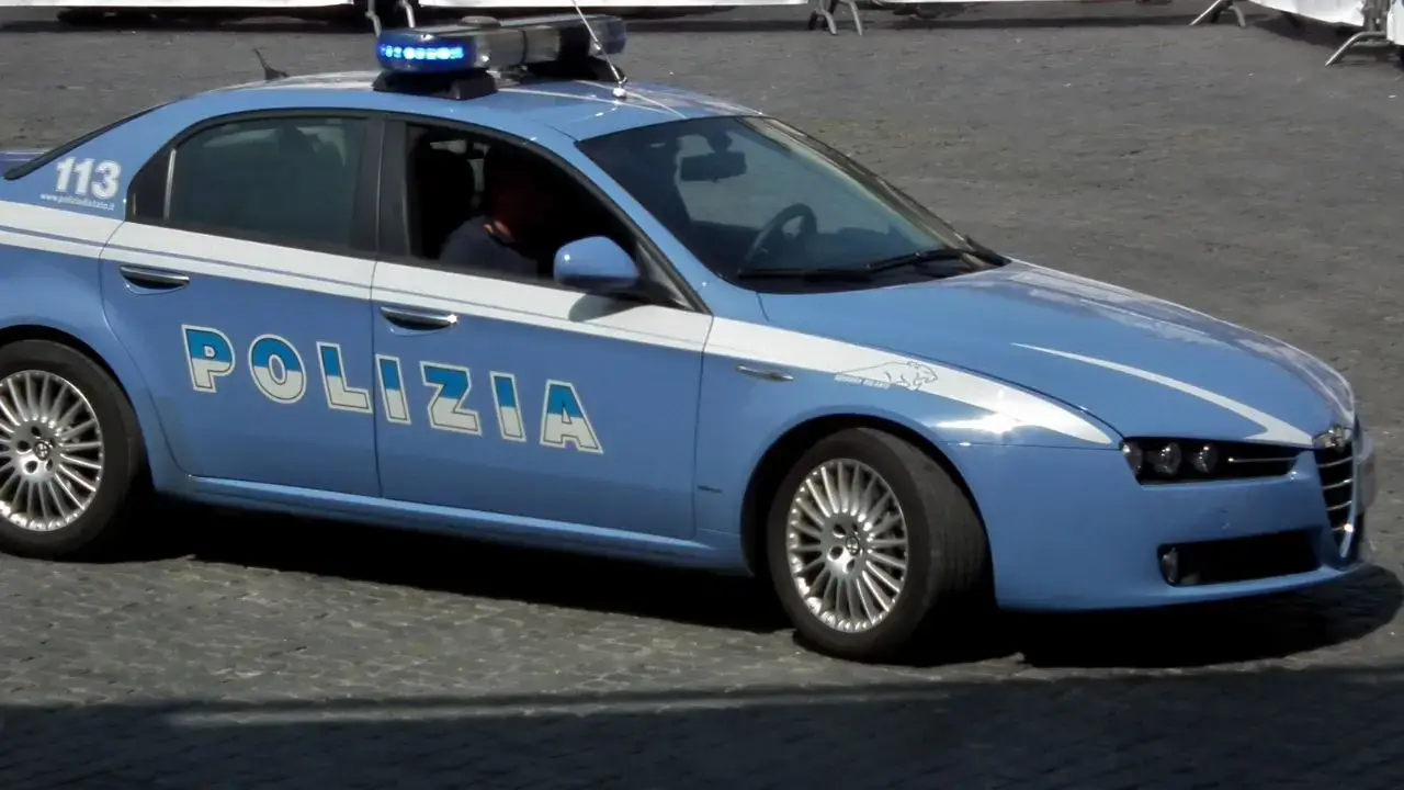 Maxi sequestro al Circo Massimo: scoperto magazzino mobile di merchandising contraffatto