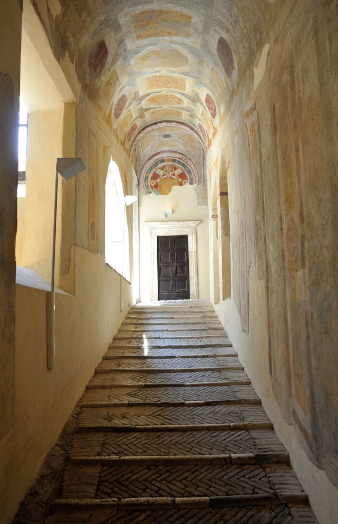 5 Affreschi e scalone Castello di Giulio II