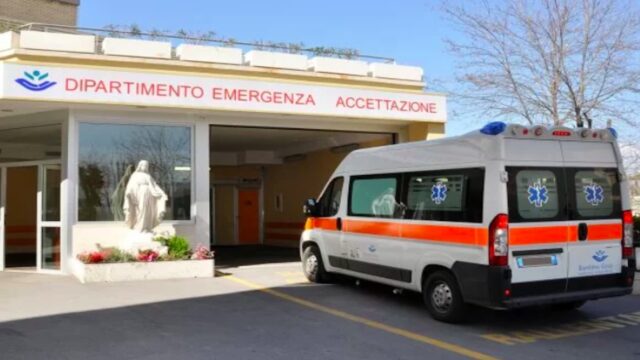 ambulanza al pronto soccorso dell'ospedale pediatrico Bambino Gesù