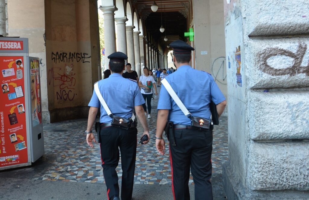 PIAZZA DANTE I controlli dei Carabinieri a piazza Vittorio Emanuele II 2
