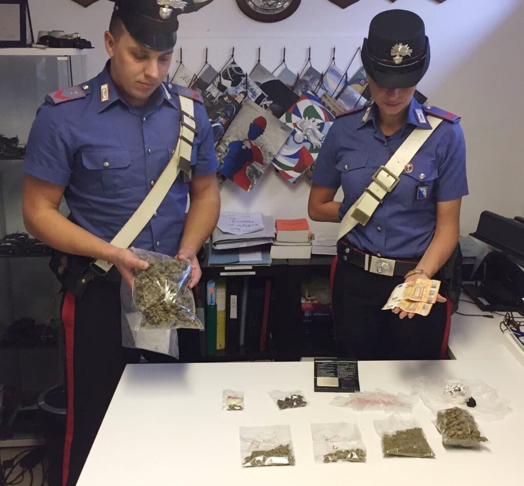 PROVINCIALE Parte della droga sequestrata dai Carabinieri 2