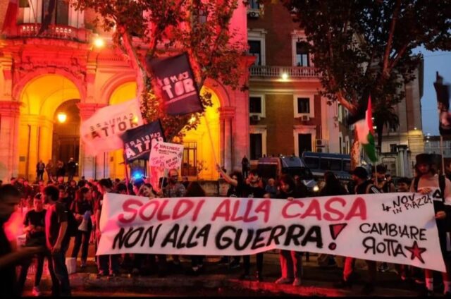 In corteo a Roma studenti e movimenti per la casa: “soldi alla casa non alla guerra”