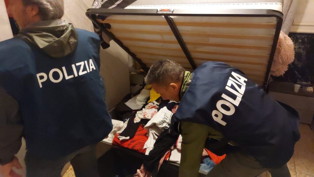 Maxi blitz a Tor Bella Monaca, arresti e perquisizioni: colpiti i vertici dello spaccio da 250mila euro al mese